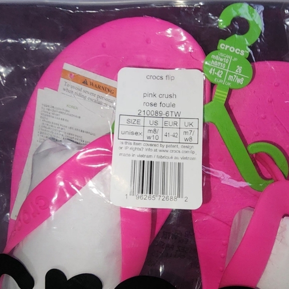 CROCS Women's Vibrant Pink Sandals - Picture 8 of 10